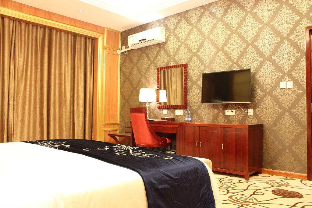 Golden Peacock Resort Hotel بيرا الغرفة الصورة