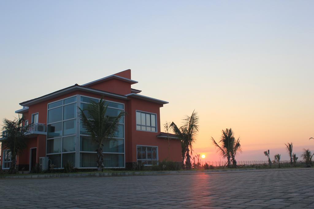 Golden Peacock Resort Hotel بيرا الغرفة الصورة