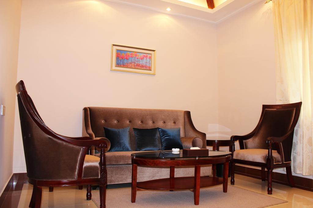 Golden Peacock Resort Hotel بيرا الغرفة الصورة