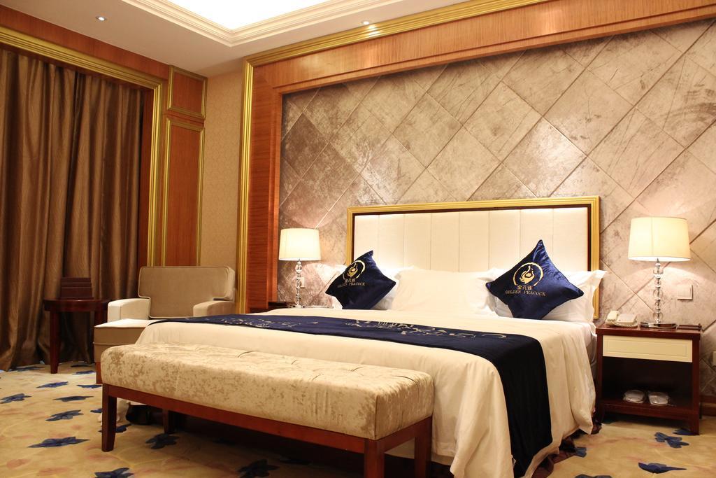 Golden Peacock Resort Hotel بيرا الغرفة الصورة