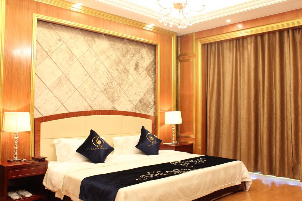 Golden Peacock Resort Hotel بيرا الغرفة الصورة