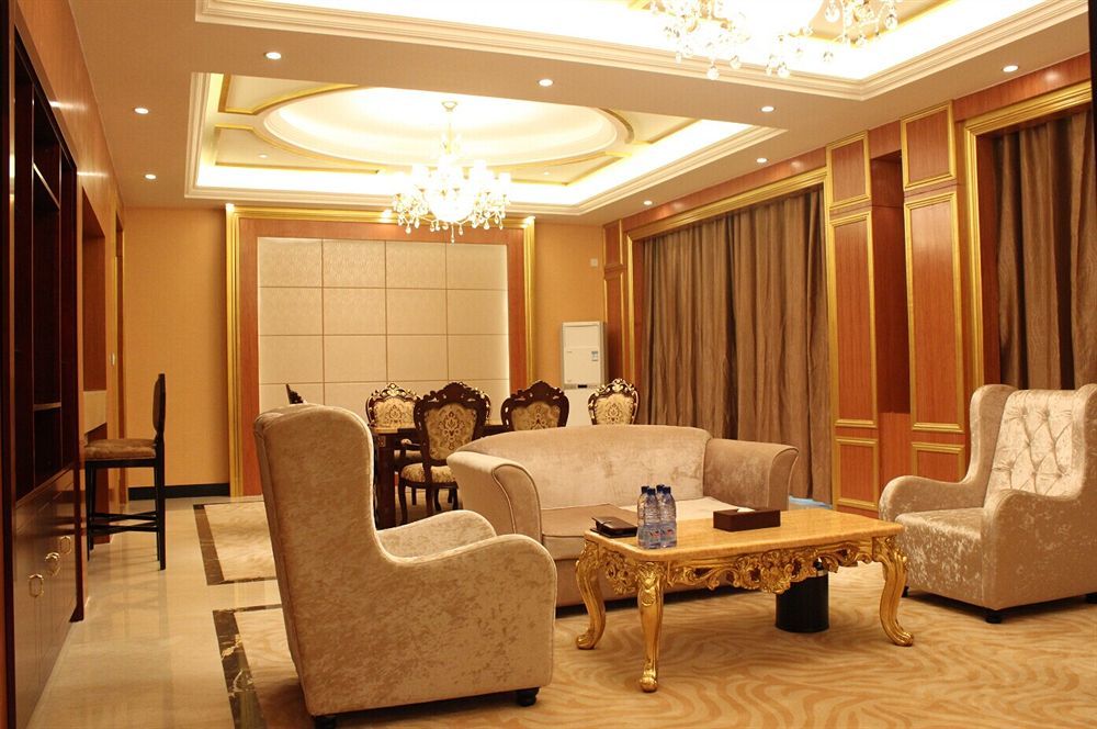 Golden Peacock Resort Hotel بيرا المظهر الخارجي الصورة