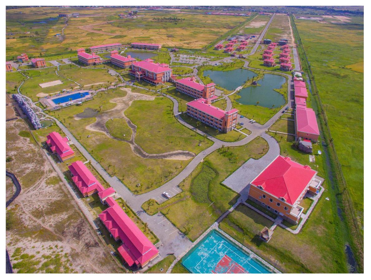 Golden Peacock Resort Hotel بيرا المظهر الخارجي الصورة